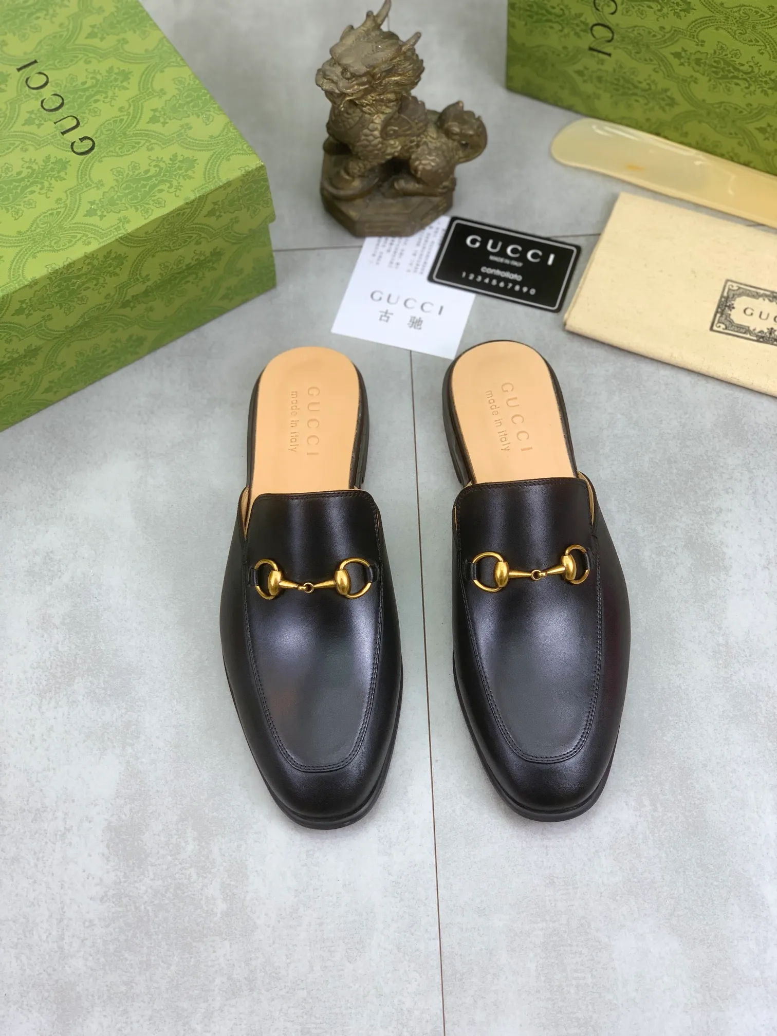 Men's Men's Shoes💰P480💰【New Style】Water-dyed Niuli High Quality Gucci half-drag business leather shoes hot selection (Gucci) official website latest Gucci half-drag 🎁 business leather shoes, hot style 💥 simple and elegant style, exclusive for trendy men. Unique official website latest brand original double G embossing Elements 👑 Original Gucci decoration, fashionable and elegant, fabric original calfskin ✅ Fully imported first-layer cowhide lining, official website designated wear-resistant, rubber business outsole, classic model taken at the counter in real life 🎬Number: 38-44 (45 46 customized) 2⃣️colors available